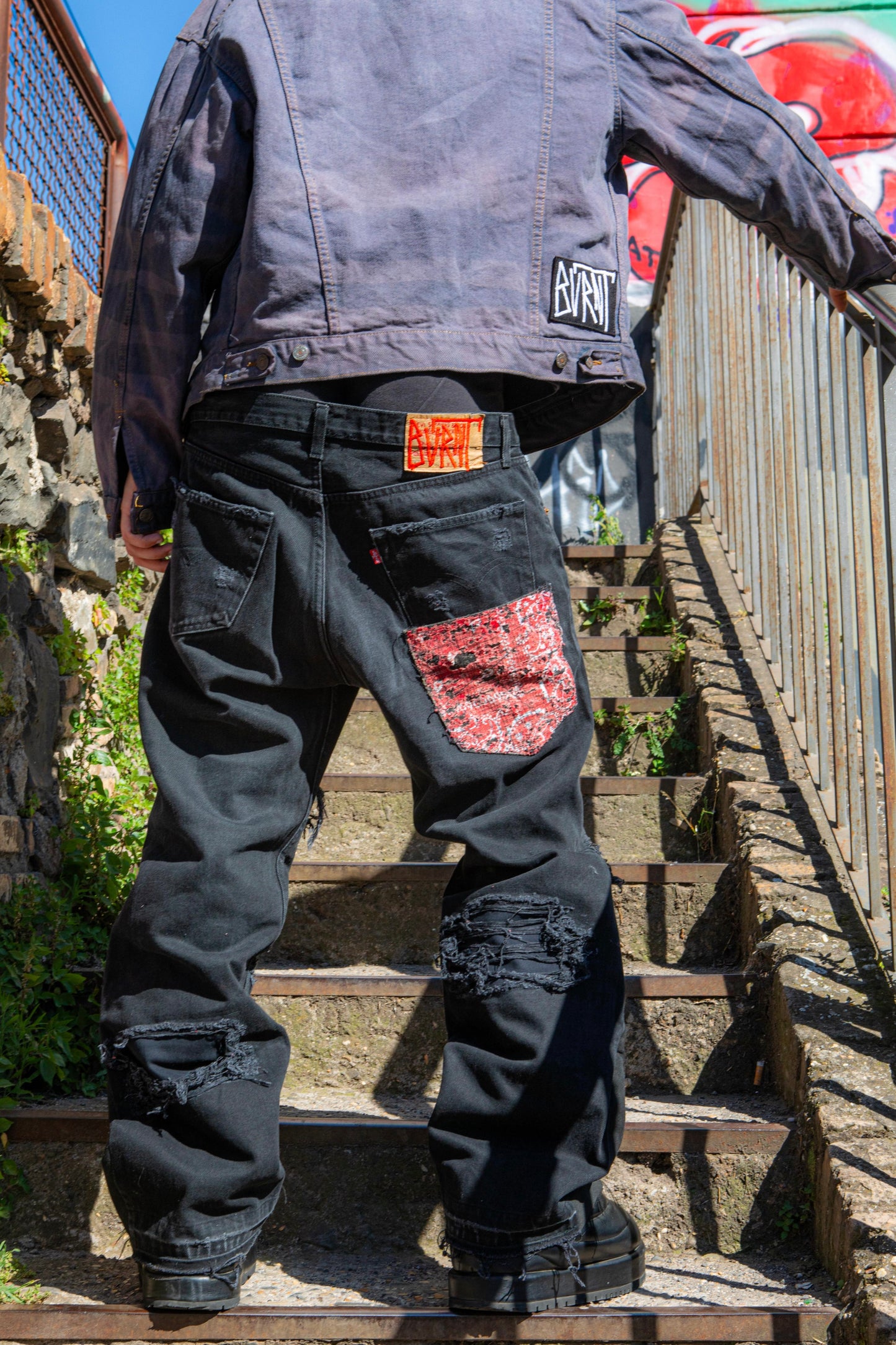 “NERO CREMISI” DISTRESSED BAGGY JEANS