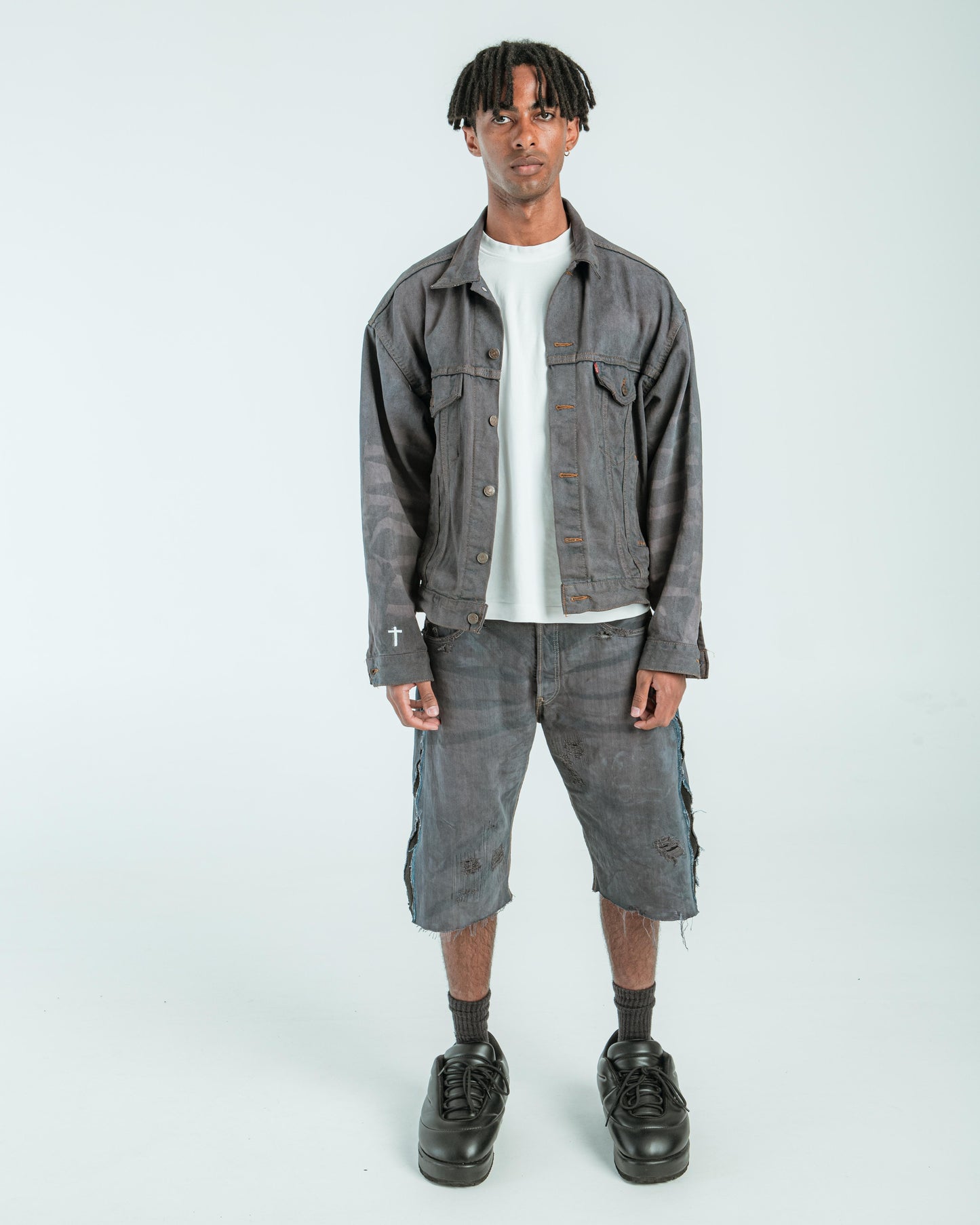 “GREY WASHED” JORTS