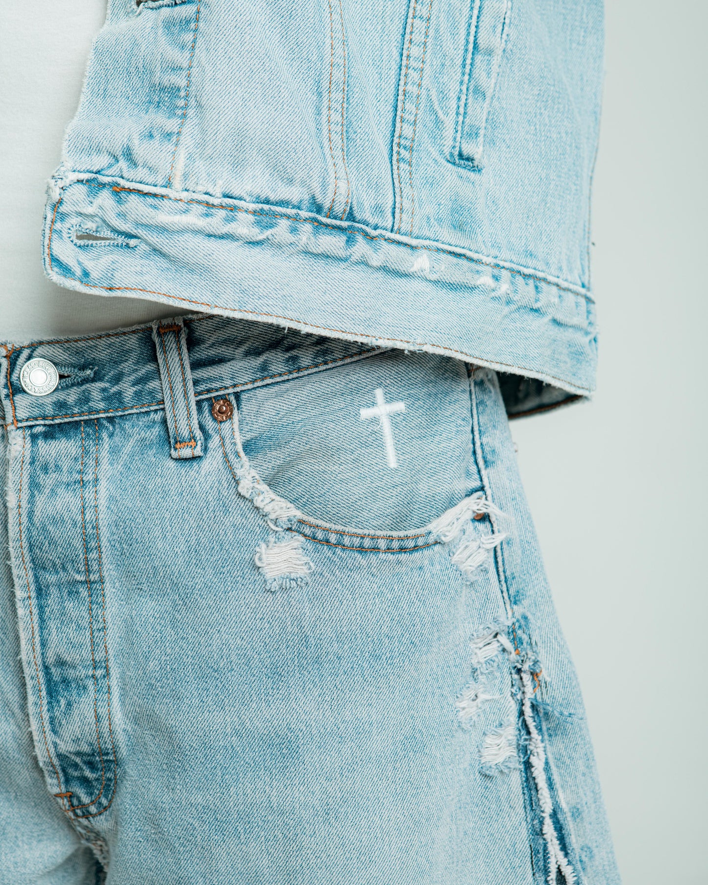 “LIGHT WASHED” JORTS