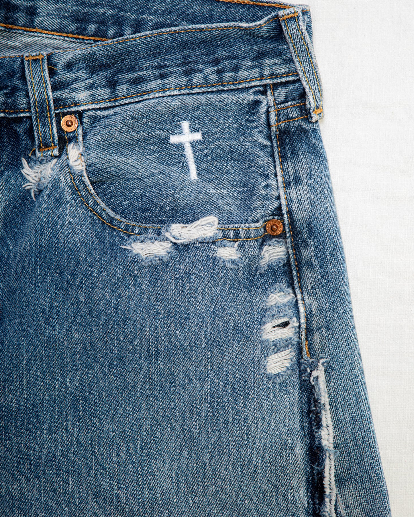 “WASHED BLUE” DISTRESSED JORTS