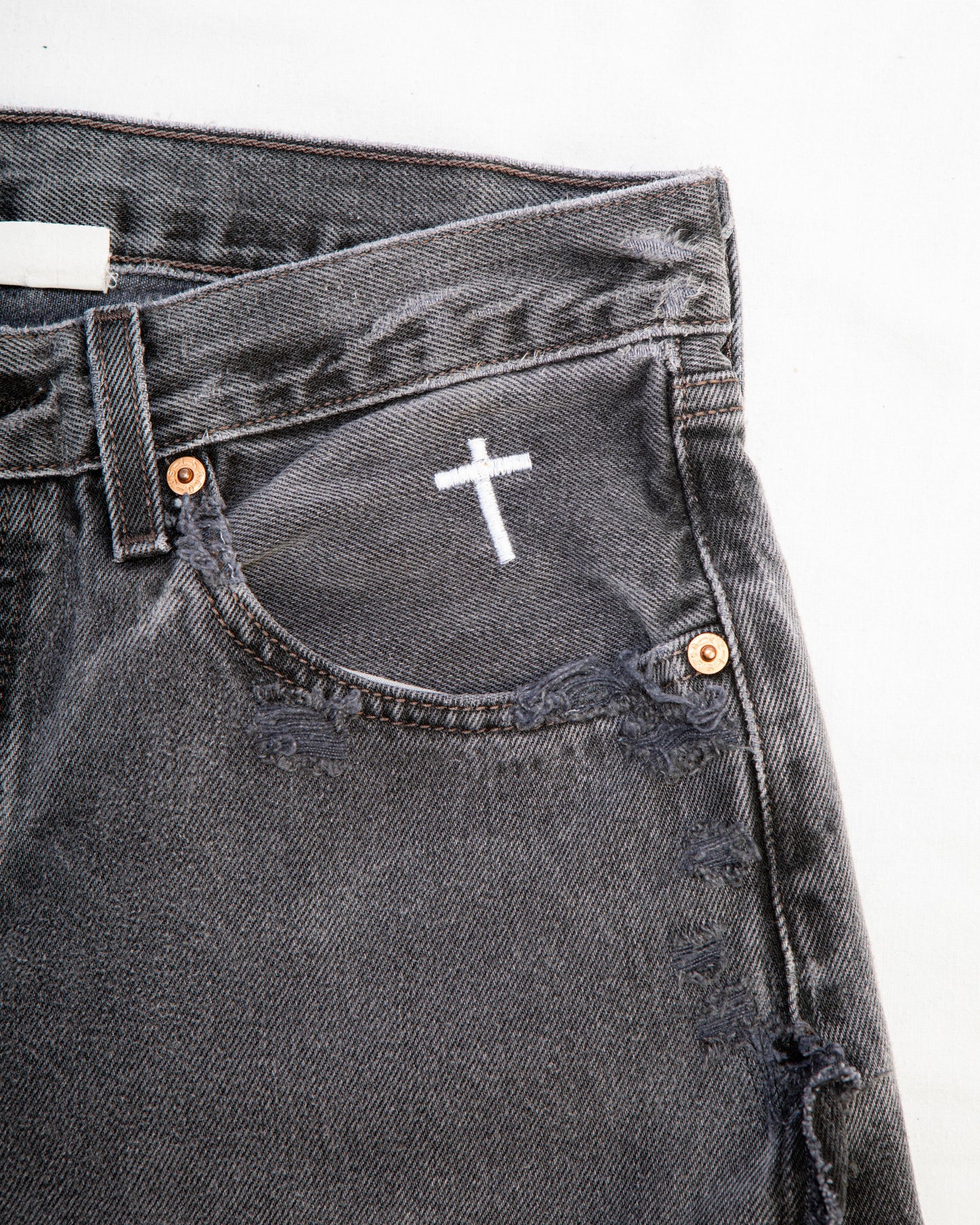 “WASHED BLACK” DISTRESSED JORTS